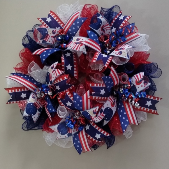 Patriotic Flag Wreath 22" - Picture 4 of 7